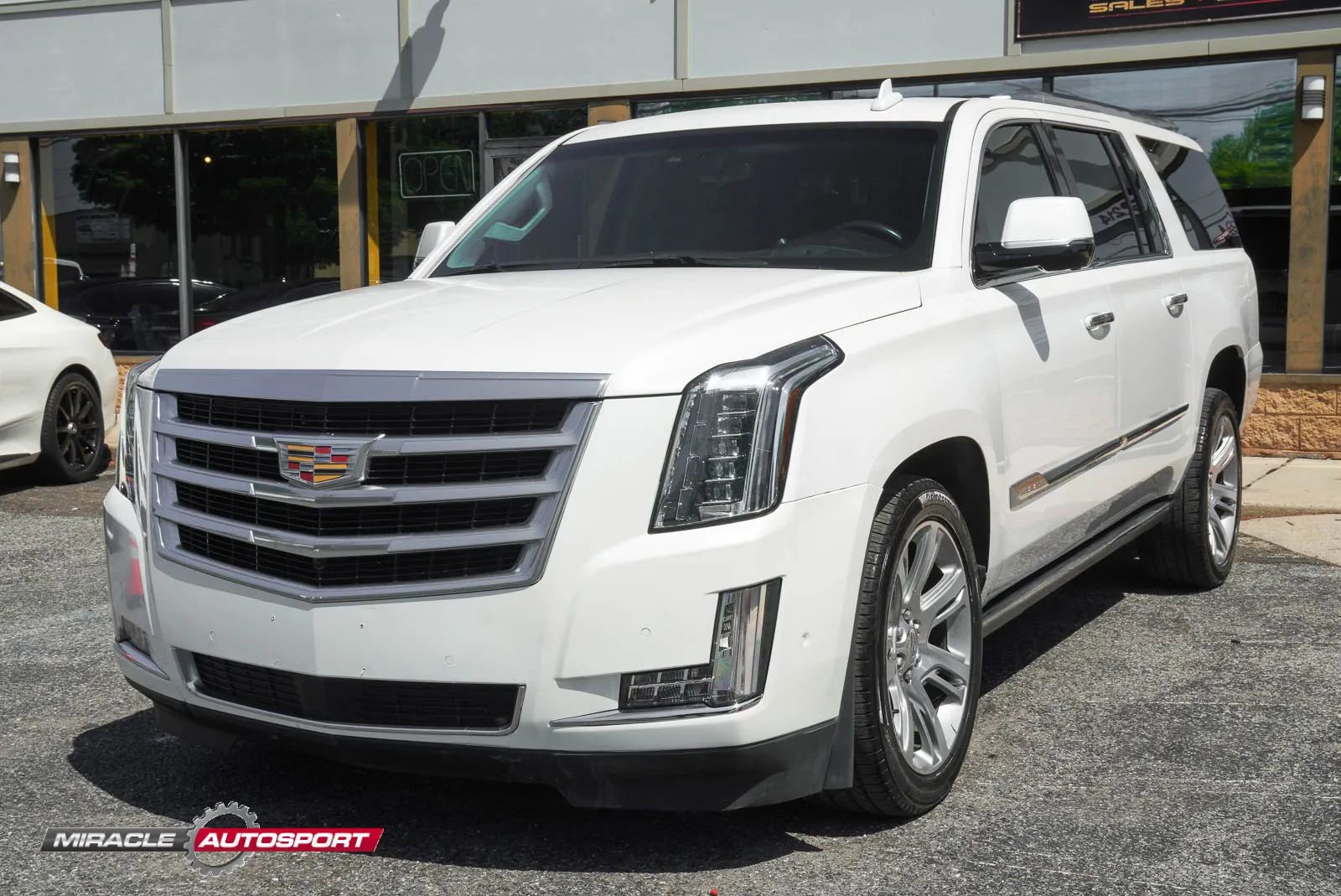 Used 2018 Cadillac Escalade ESV Premium Luxury AWD/4WD image 3