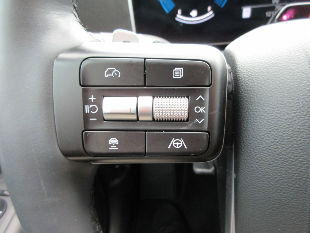 Used 2025 Hyundai Santa Fe SEL FWD image 24