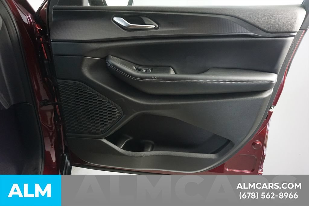 Used 2025 Jeep Grand Cherokee Altitude AWD/4WD image 43