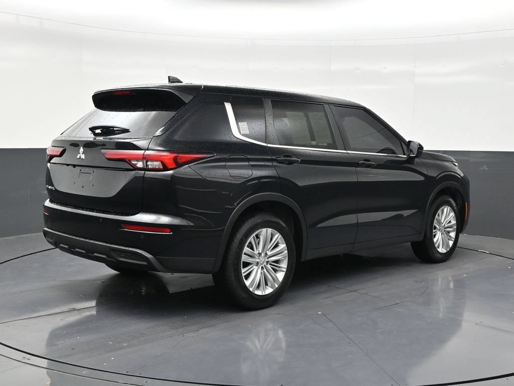 Used 2024 Mitsubishi Outlander ES FWD image 5