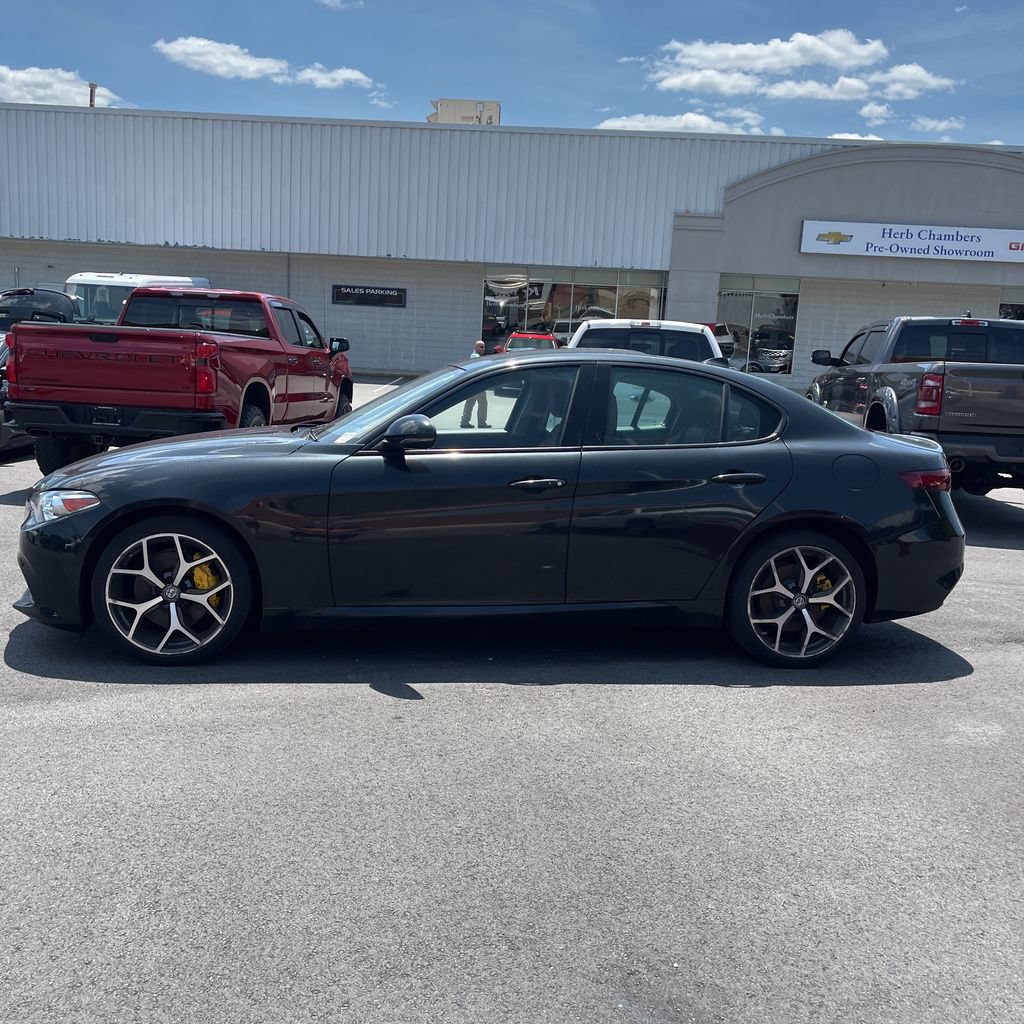 Used 2019 Alfa Romeo Giulia AWD image 3