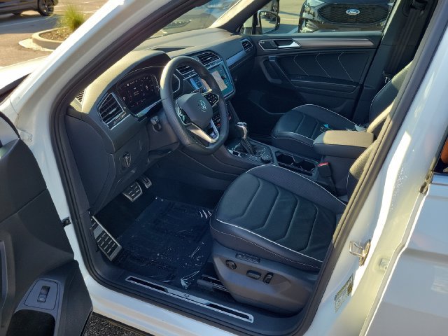 Certified 2024 Volkswagen Tiguan SEL R-Line AWD/4WD image 18