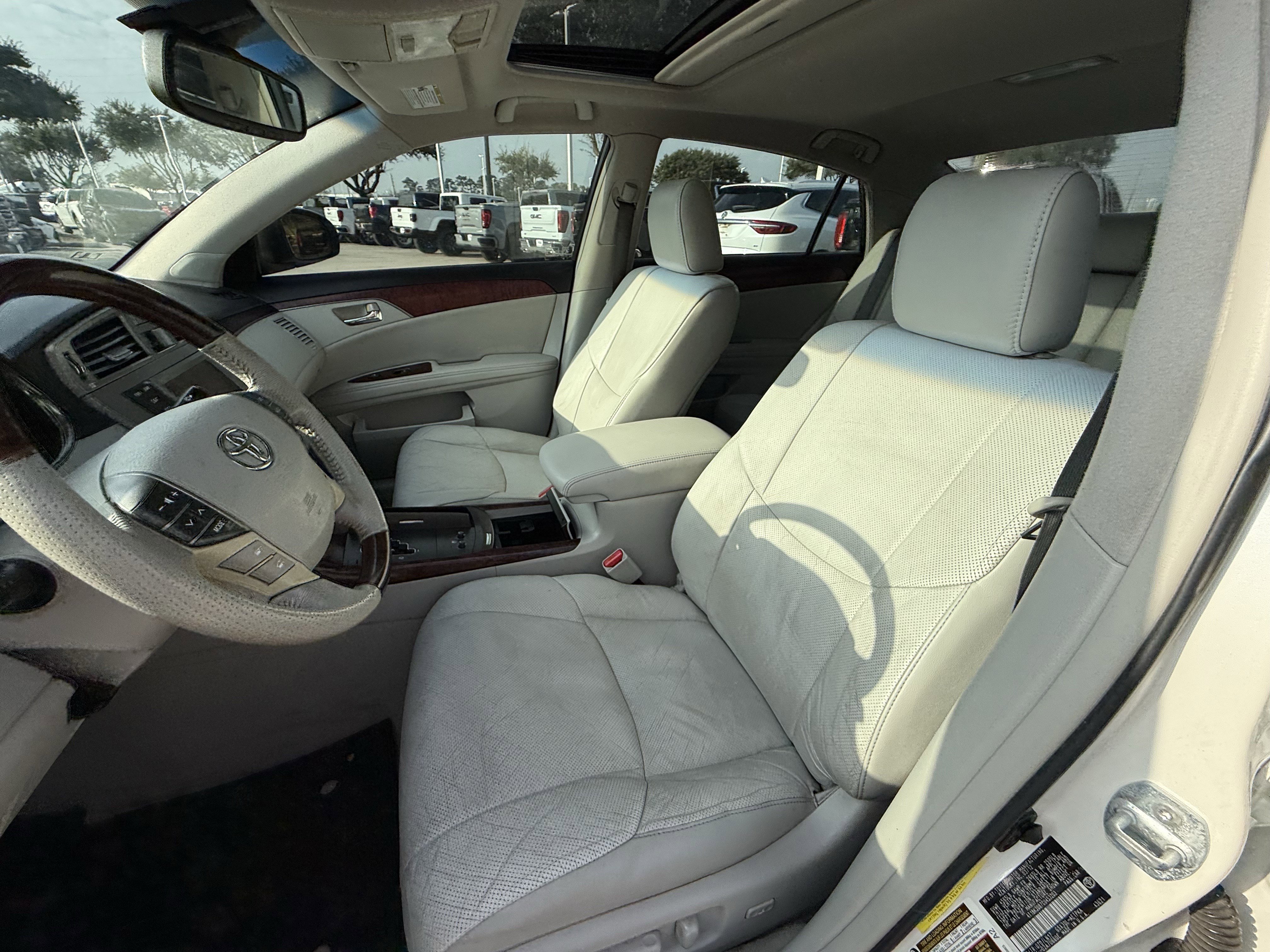 Used 2012 Toyota Avalon Limited image 30