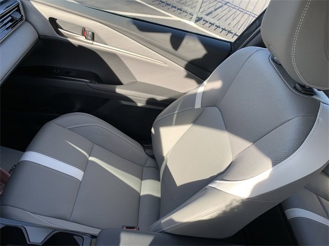 Used 2025 Toyota Camry SE image 30