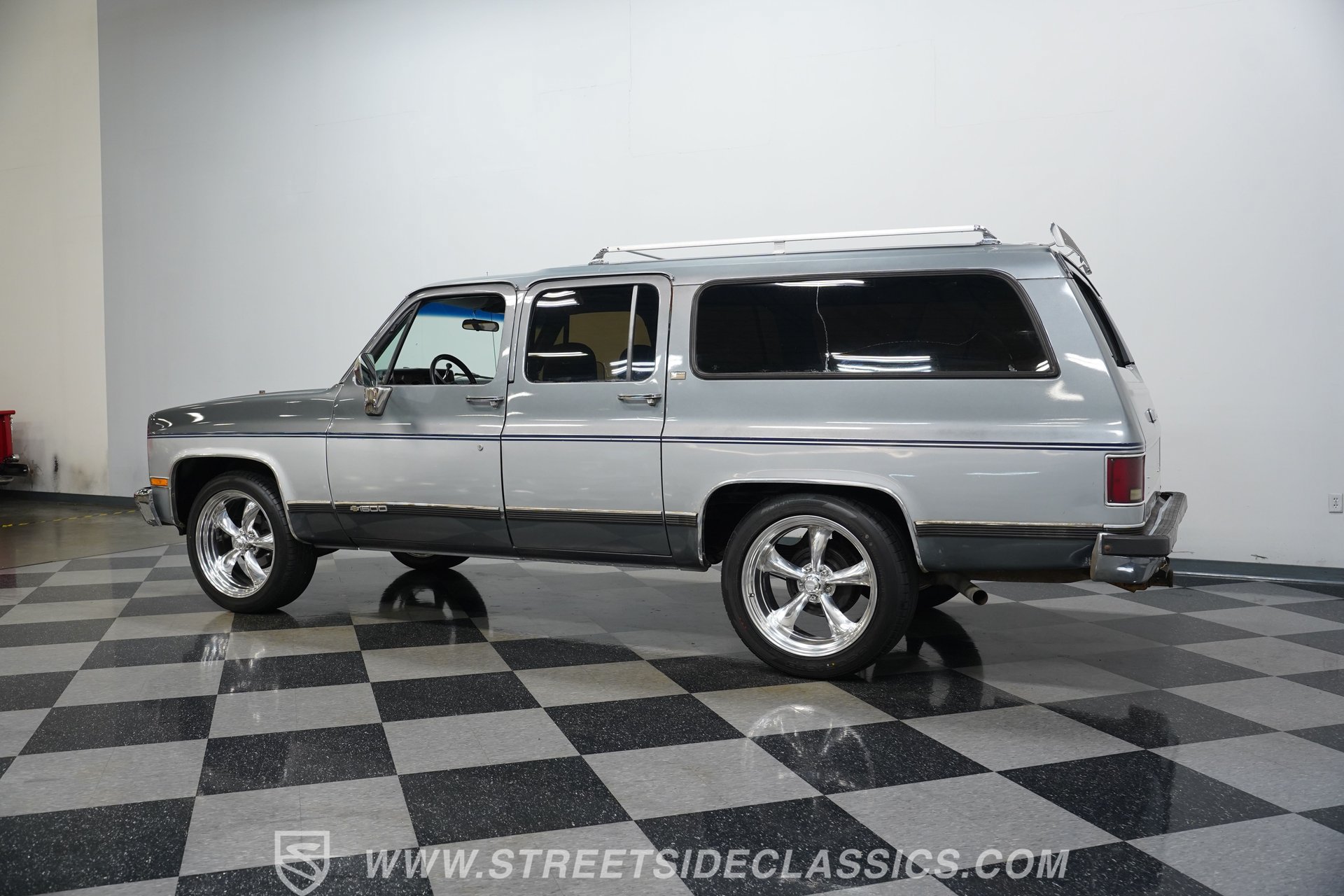 Used 1990 Chevrolet Suburban 2WD image 9