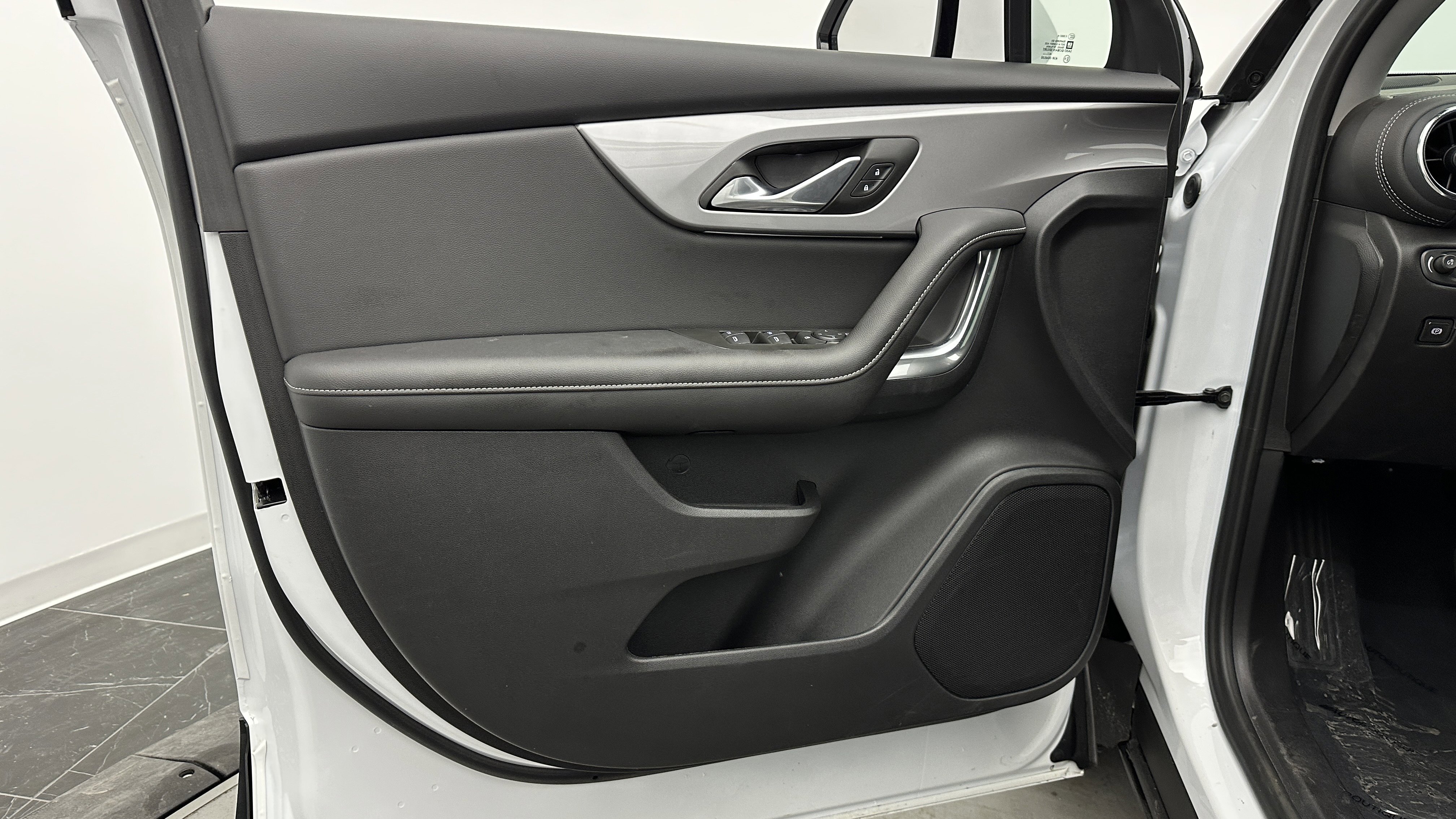 Used 2025 Chevrolet Blazer LT image 10