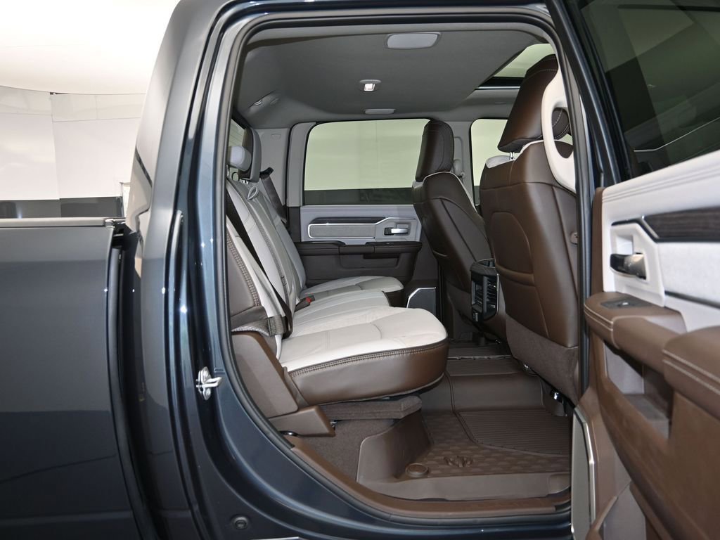 New 2026 RAM 3500 Laramie AWD/4WD image 27