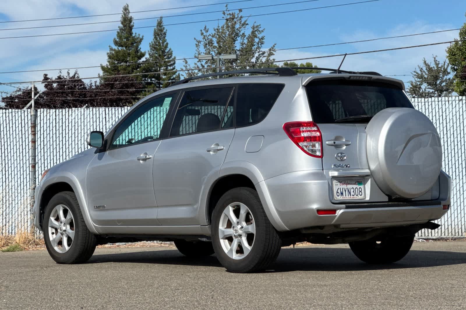 Used 2012 Toyota RAV4 Limited w/ Navigation Value Pkg AWD/4WD image 4