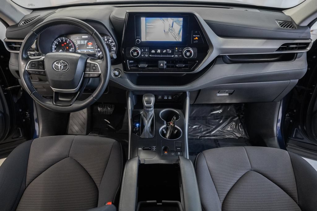Used 2023 Toyota Highlander LE FWD image 18