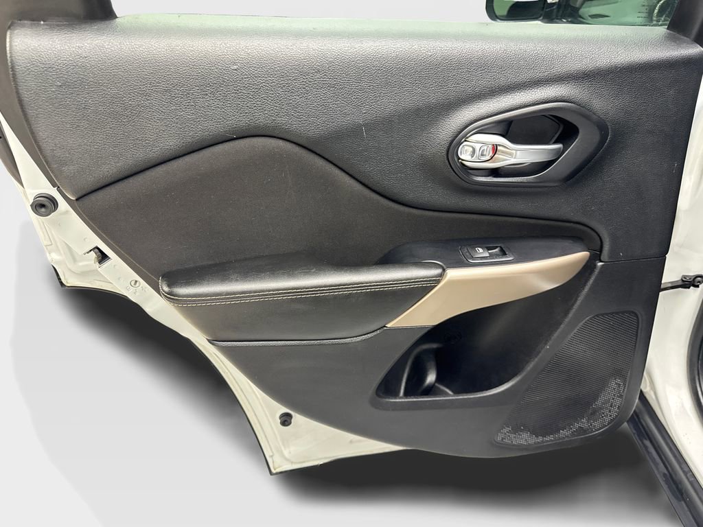 Used 2017 Jeep Cherokee Sport image 37