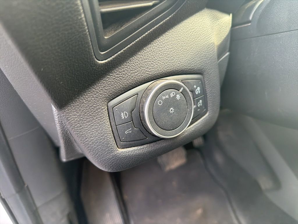 Used 2019 Ford Escape SE image 11