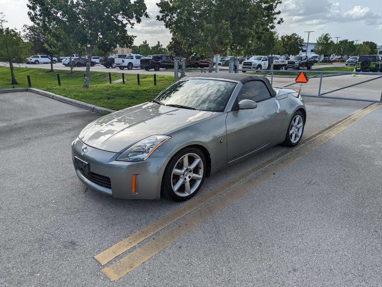 Used 2004 Nissan 350Z Touring image 2