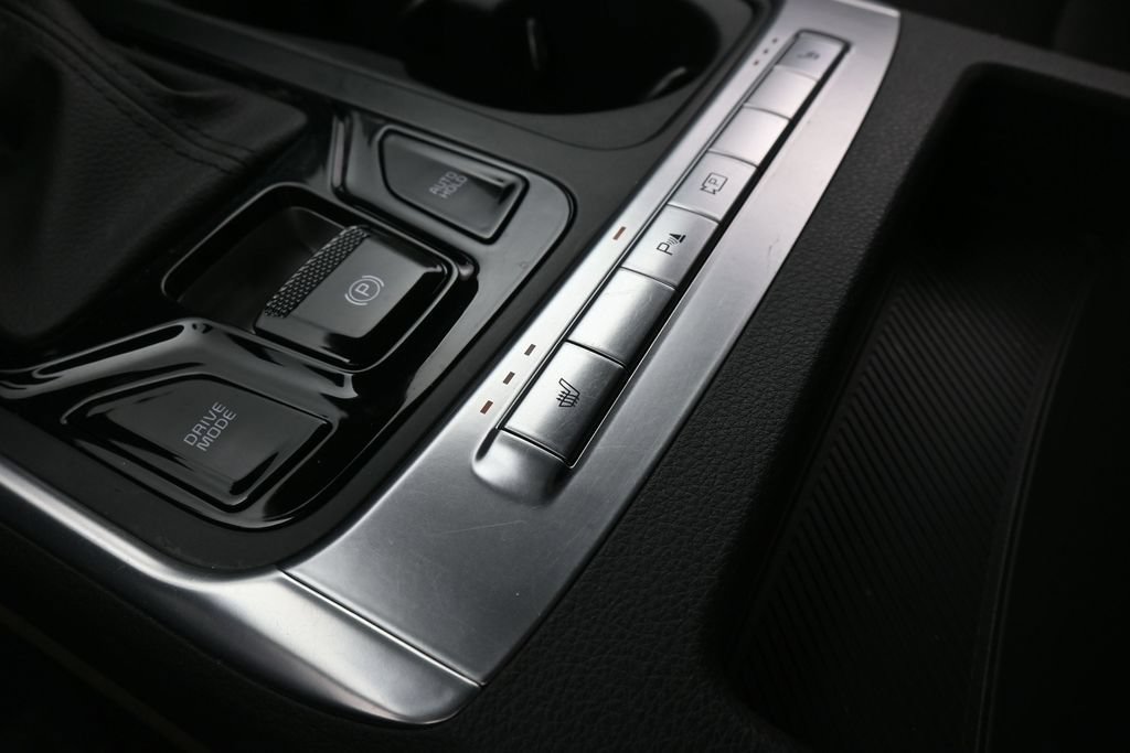 Used 2025 Kia Carnival EX FWD image 33