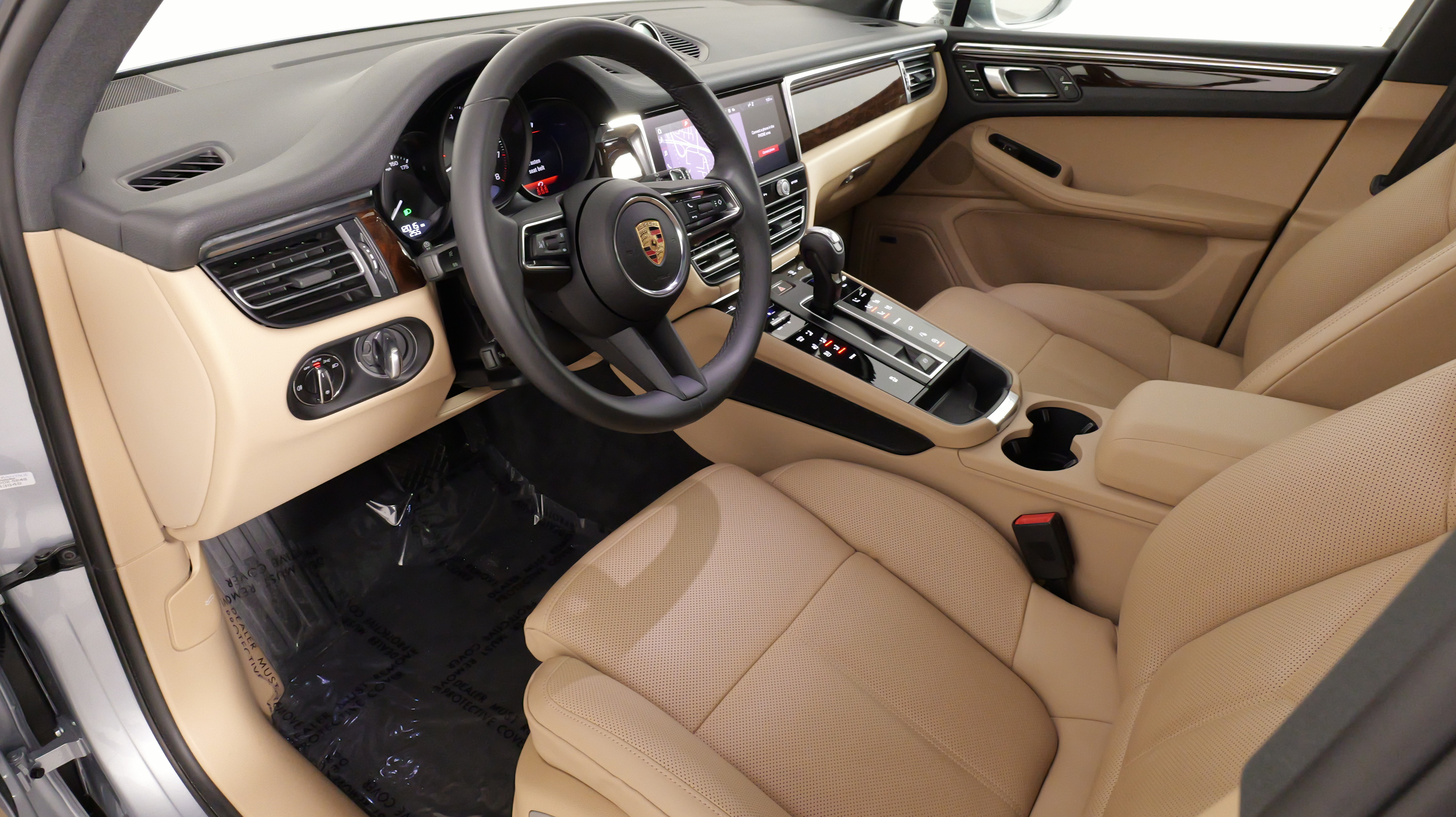 Used 2025 Porsche Macan AWD/4WD image 28