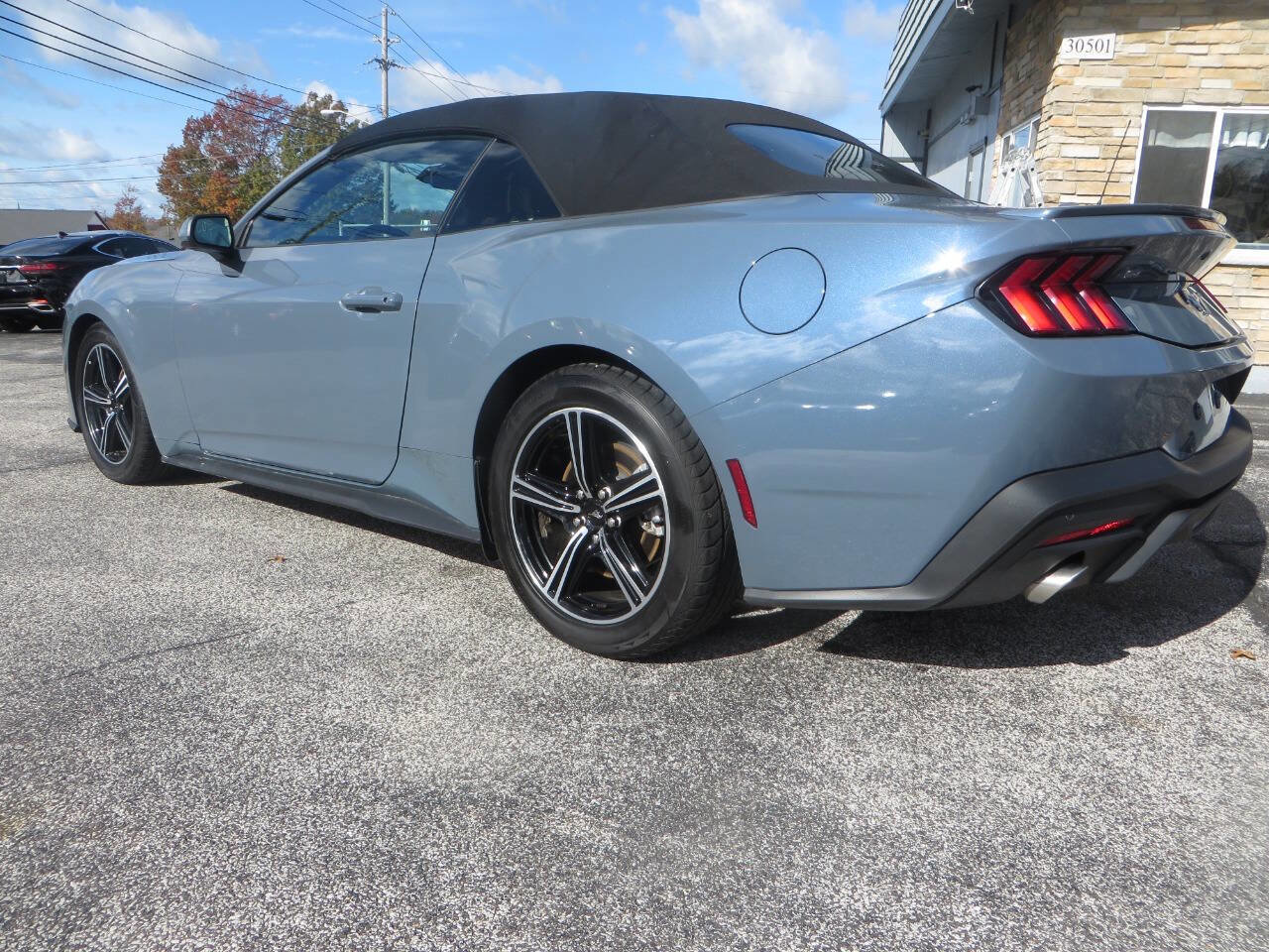 Used 2024 Ford Mustang Premium image 3