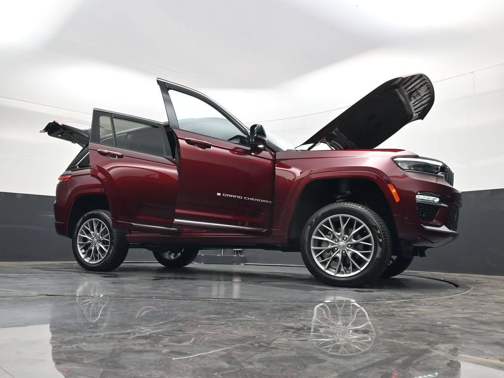 Used 2024 Jeep Grand Cherokee Summit AWD/4WD image 43