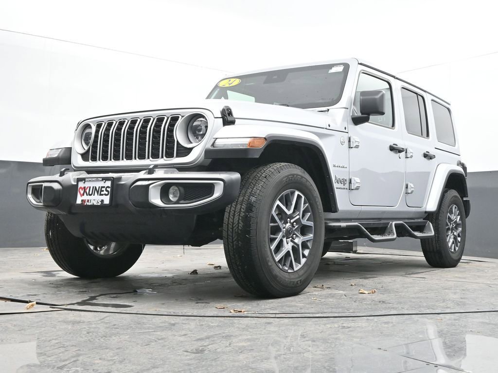 Used 2024 Jeep Wrangler Sahara image 39