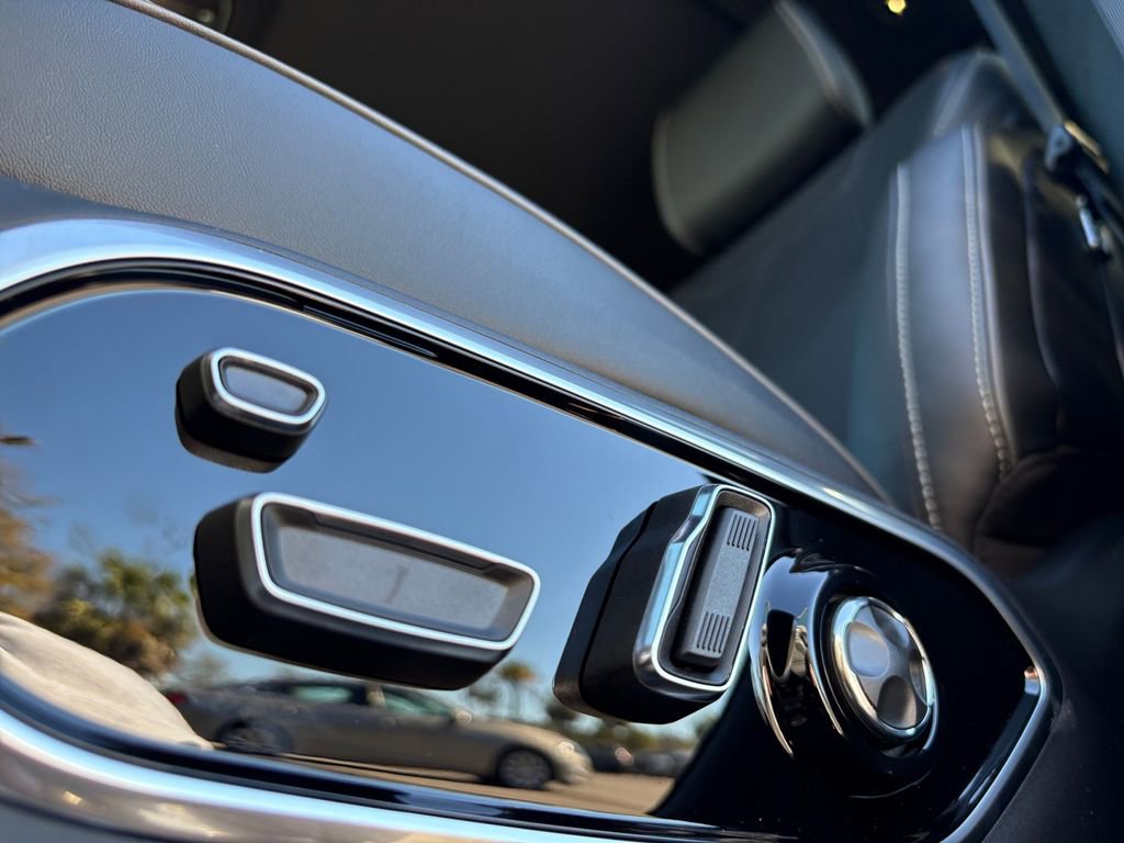 New 2025 Jeep Grand Cherokee L Overland w/ Advanced Protech Group III image 15