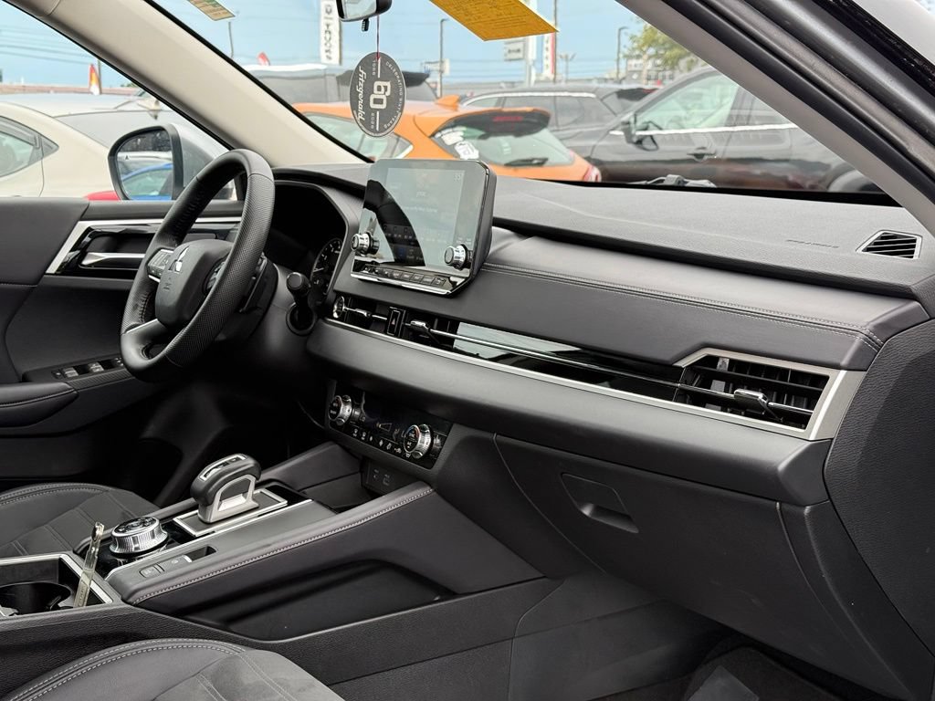 Used 2023 Mitsubishi Outlander SE AWD/4WD image 12