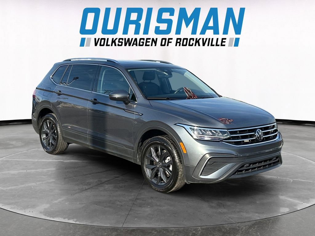 Used 2024 Volkswagen Tiguan SE image 1
