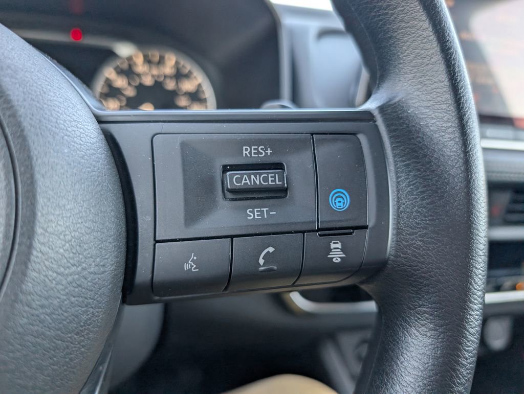 Used 2024 Nissan Rogue SV image 15