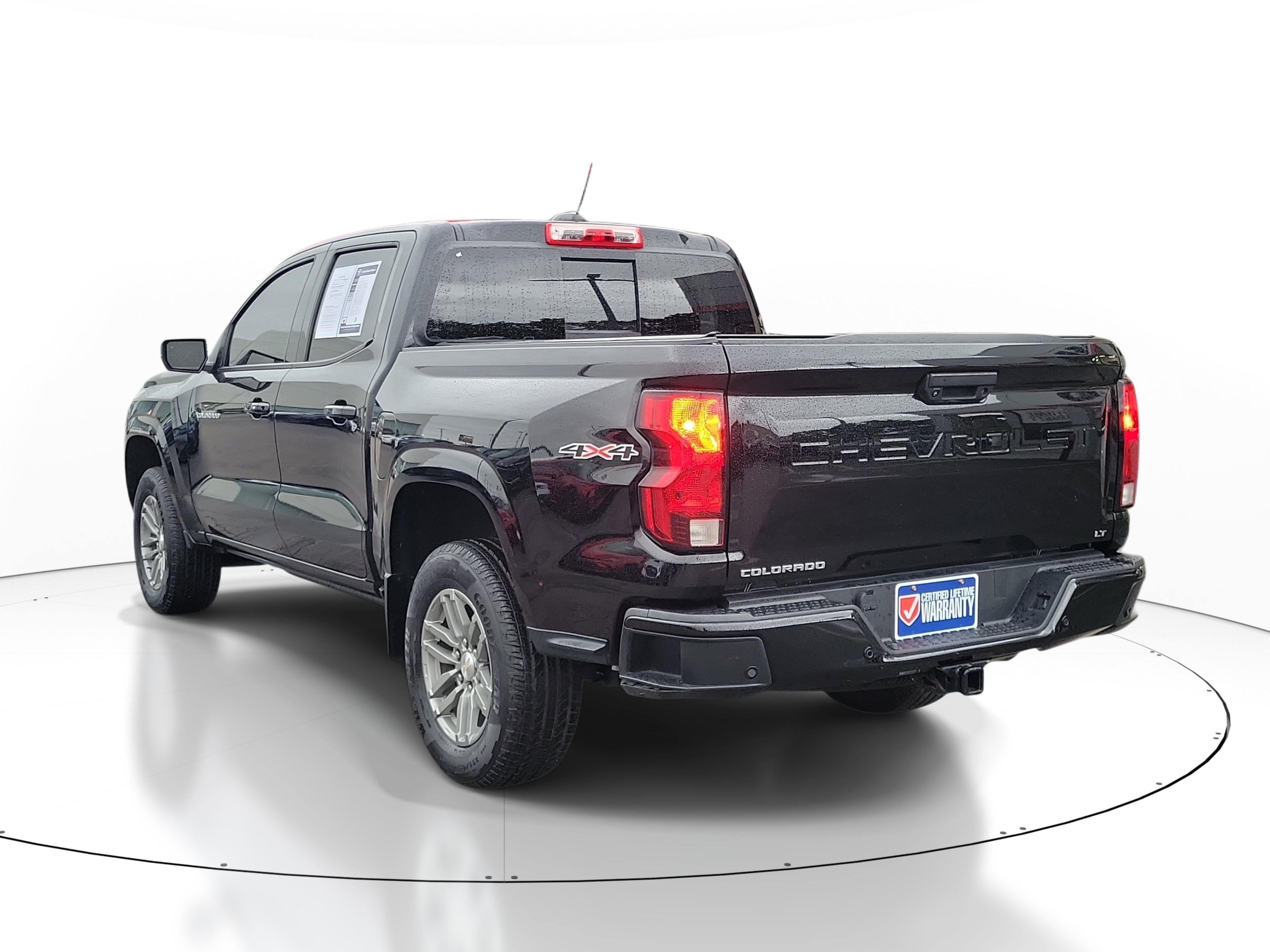 Used 2023 Chevrolet Colorado LT w/ LT Convenience Package II AWD/4WD image 3