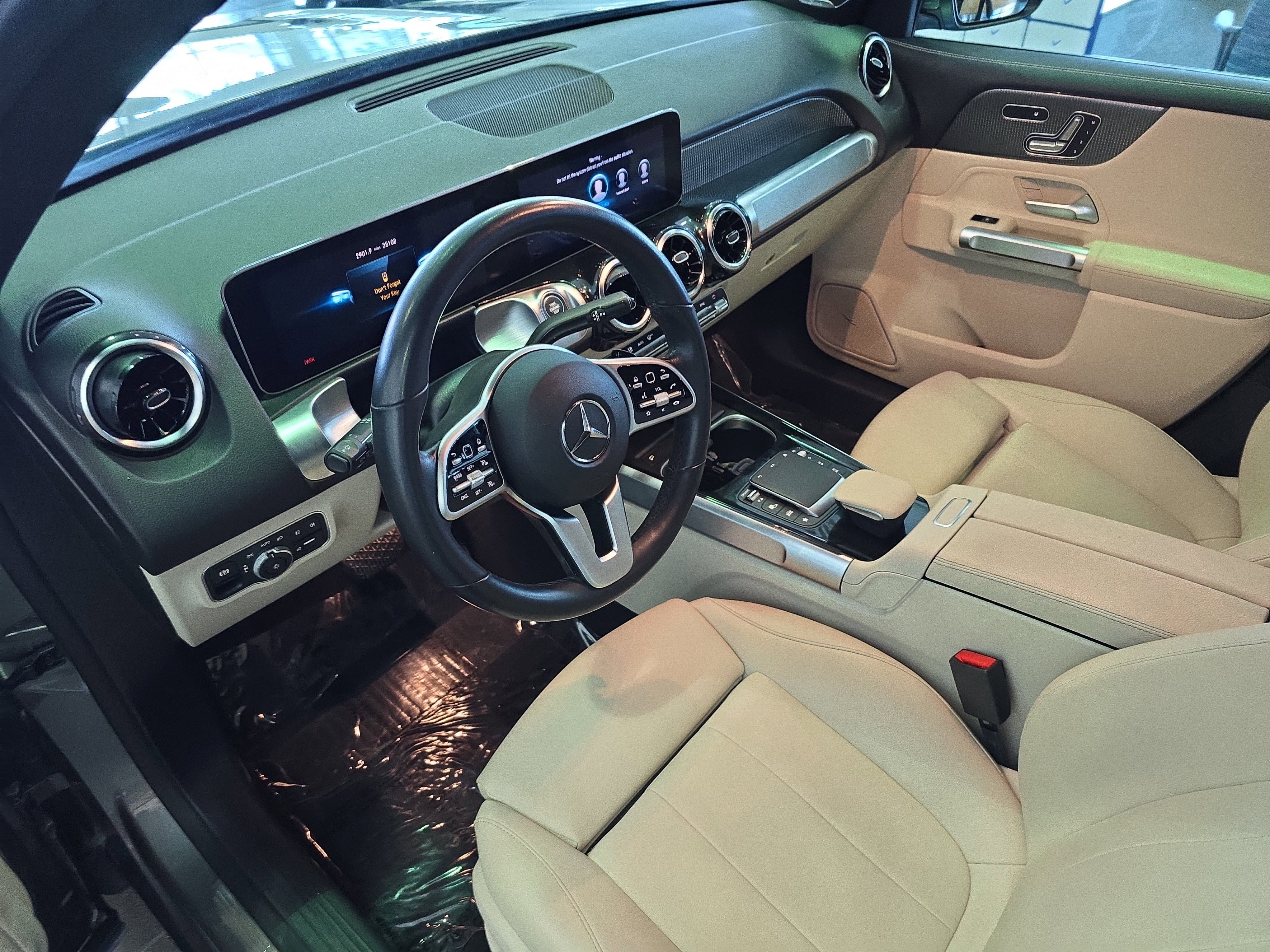 Used 2021 Mercedes-Benz GLB 250 4MATIC image 16