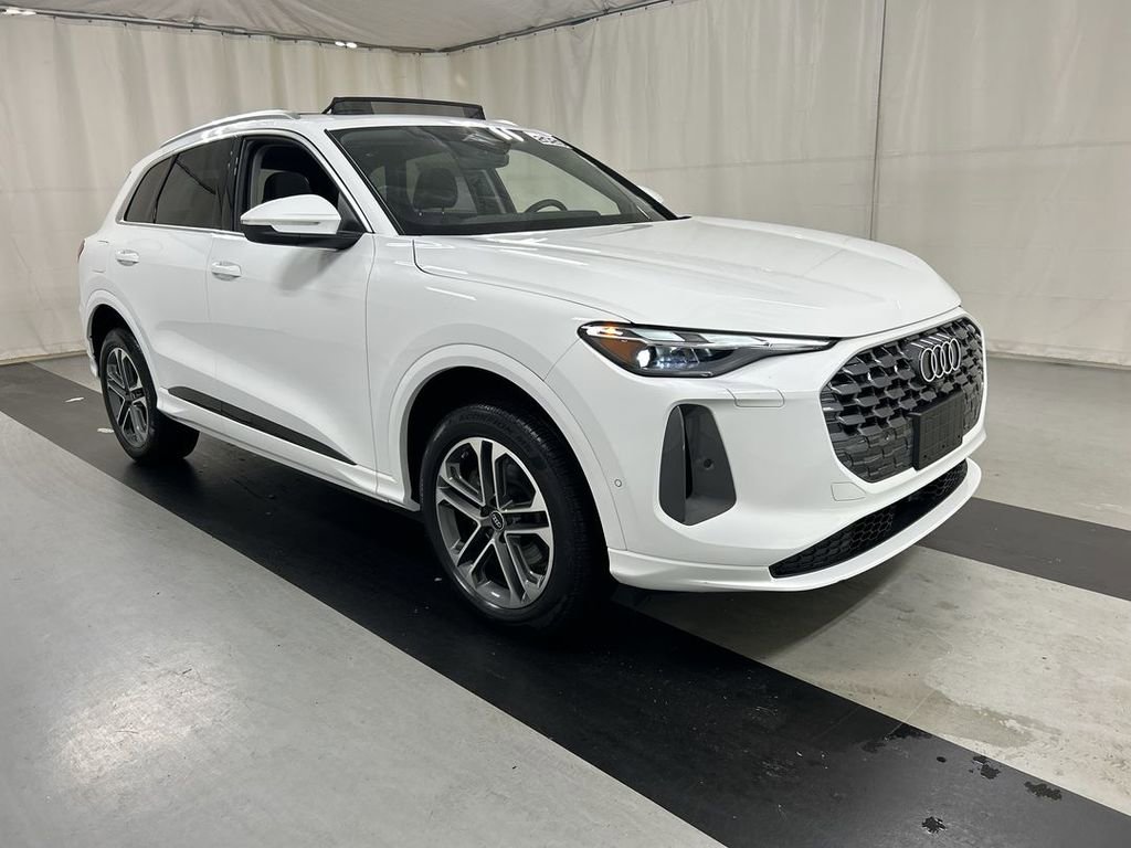 Used 2025 Audi Q5 Premium w/ Convenience Package image 1