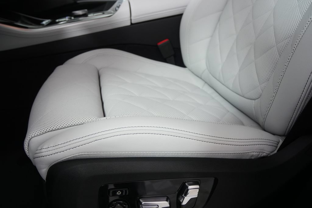 Used 2026 BMW X5 sDrive40i w/ M Sport Package RWD image 10
