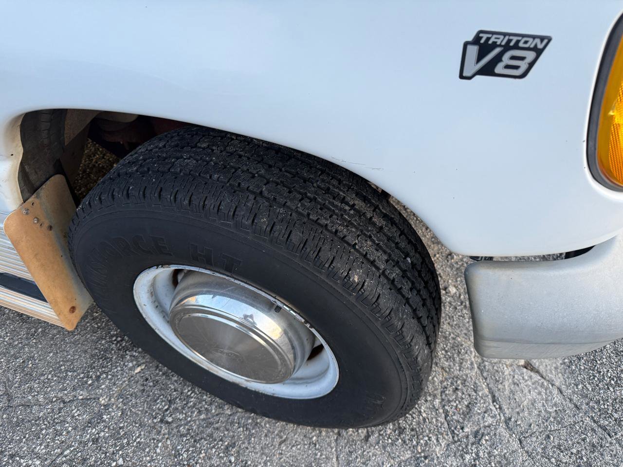 Used 1998 Ford E-350 and Econoline 350 Club Wagon image 20