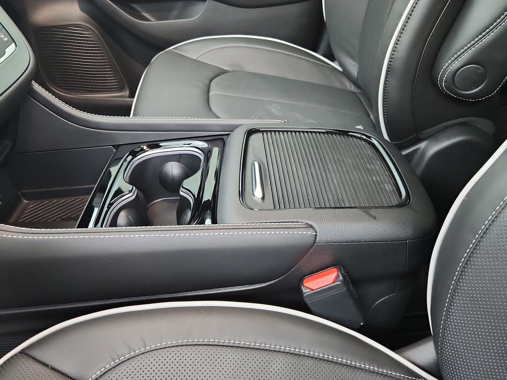New 2026 Chrysler Pacifica Limited image 30