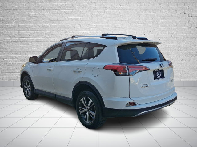 Used 2018 Toyota RAV4 XLE AWD/4WD image 4