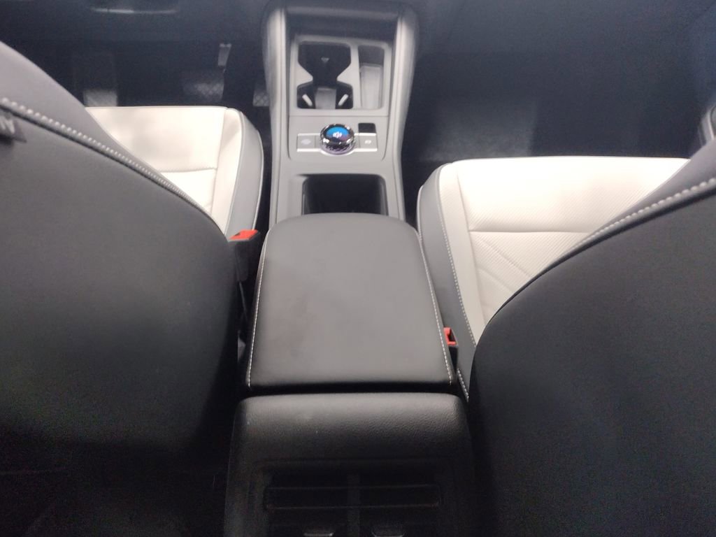 New 2025 Volkswagen Tiguan SE image 32