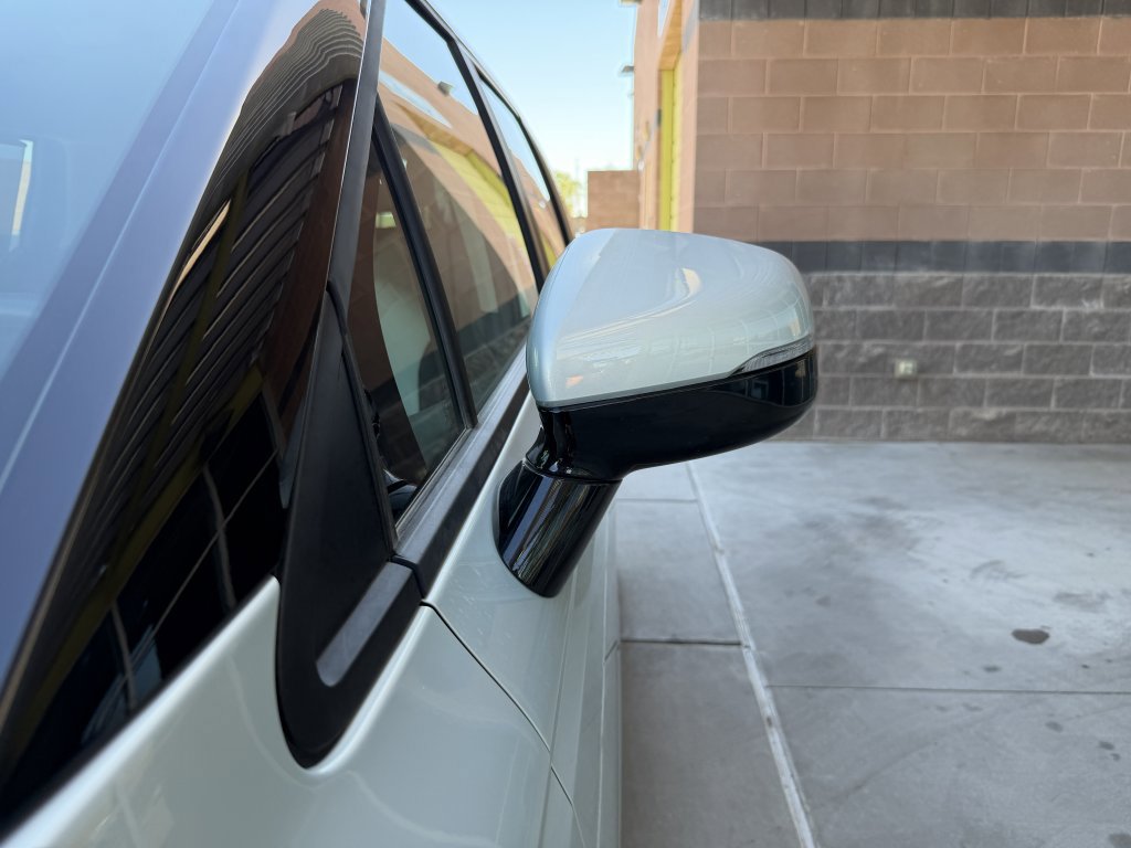 Used 2025 Kia Carnival EX image 12