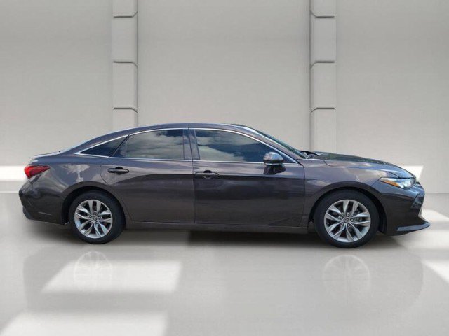 Used 2019 Toyota Avalon XLE w/ Moonroof Package FWD image 4