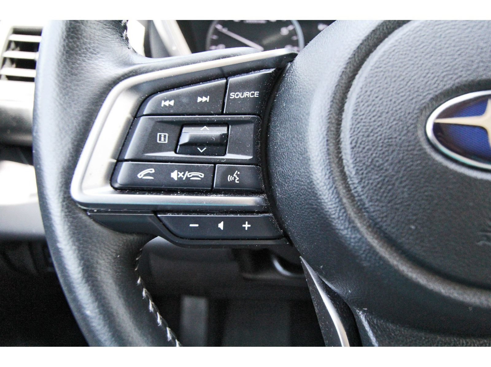 Used 2023 Subaru Ascent Limited w/ Technology Package AWD/4WD image 15