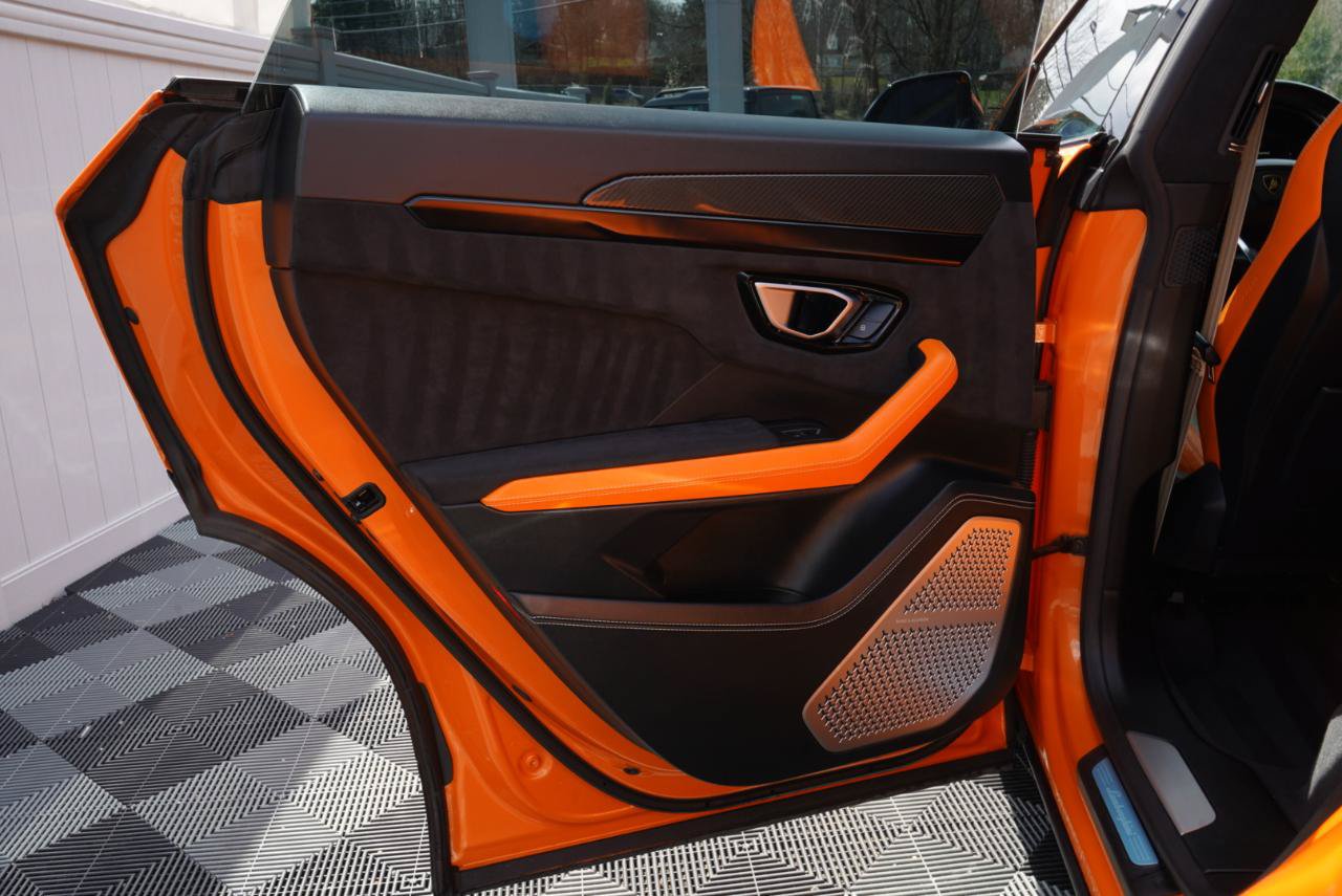 Used 2022 Lamborghini Urus AWD/4WD image 37