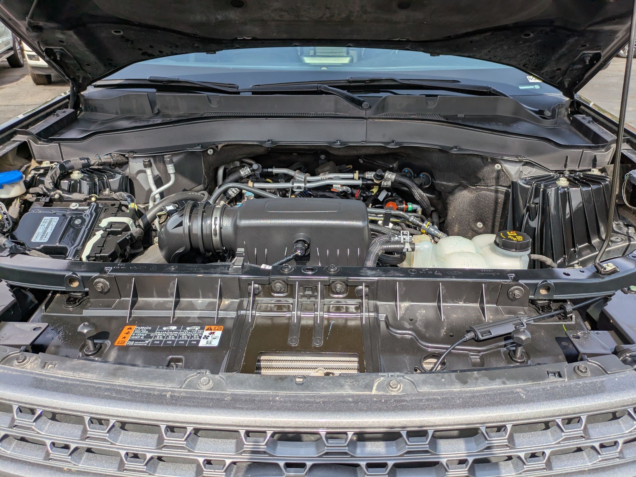 Used 2022 Ford Explorer XLT w/ Equipment Group 202A AWD/4WD image 34