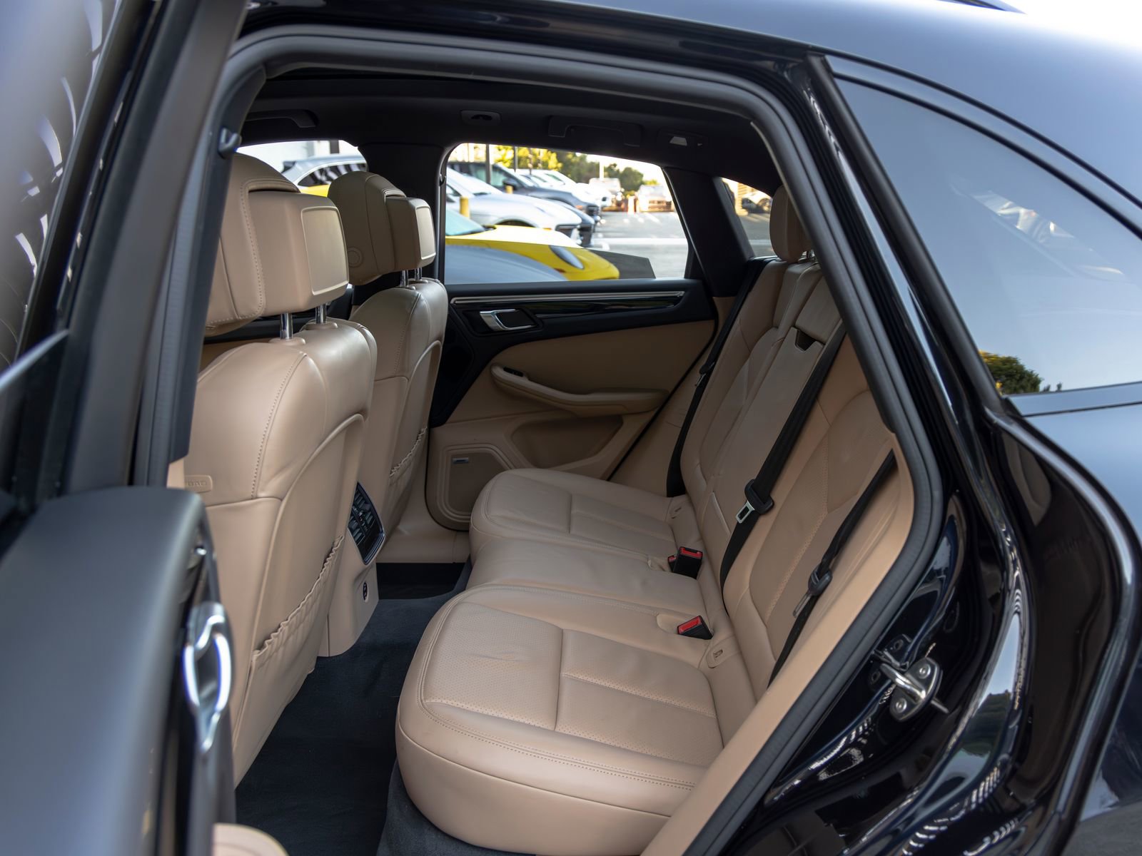 Certified 2020 Porsche Macan AWD/4WD image 46
