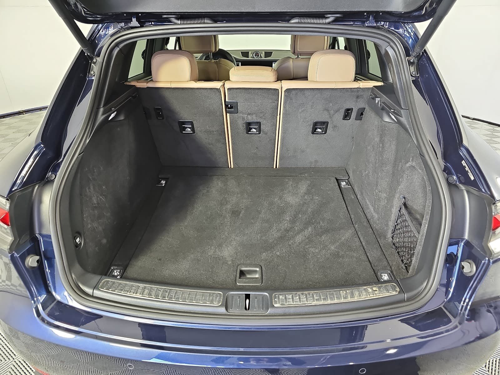 Used 2020 Porsche Macan AWD/4WD image 12