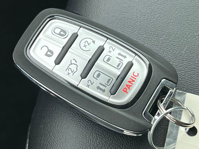New 2027 Chrysler Pacifica Select AWD/4WD image 32