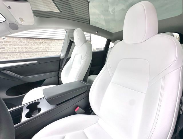 Used 2025 Tesla Model Y Long Range image 17