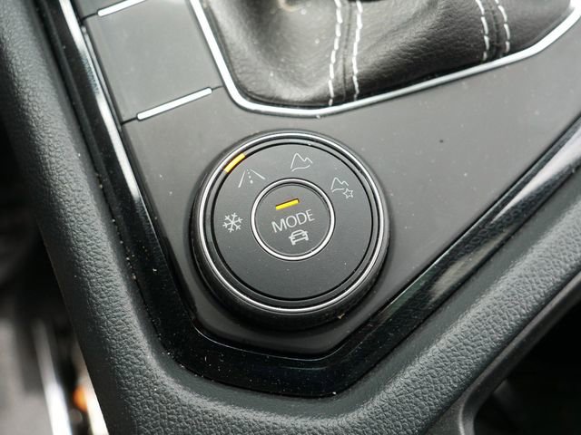Used 2025 Volkswagen Taos SE AWD/4WD image 31