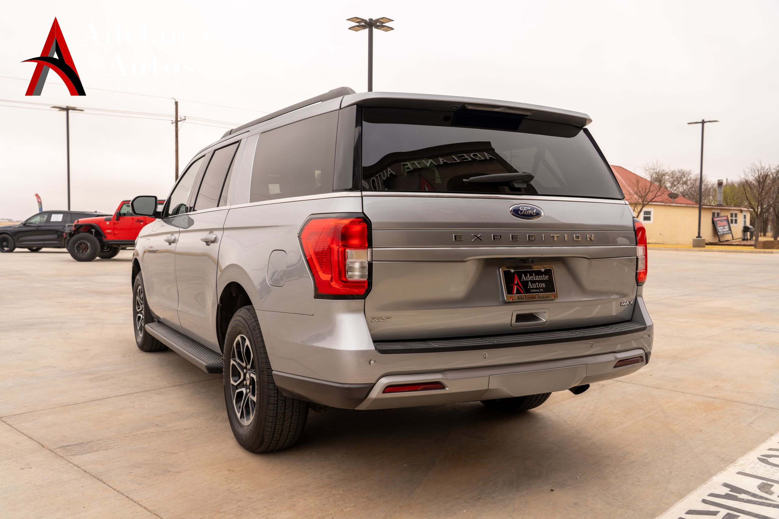 Used 2024 Ford Expedition Max XLT image 4