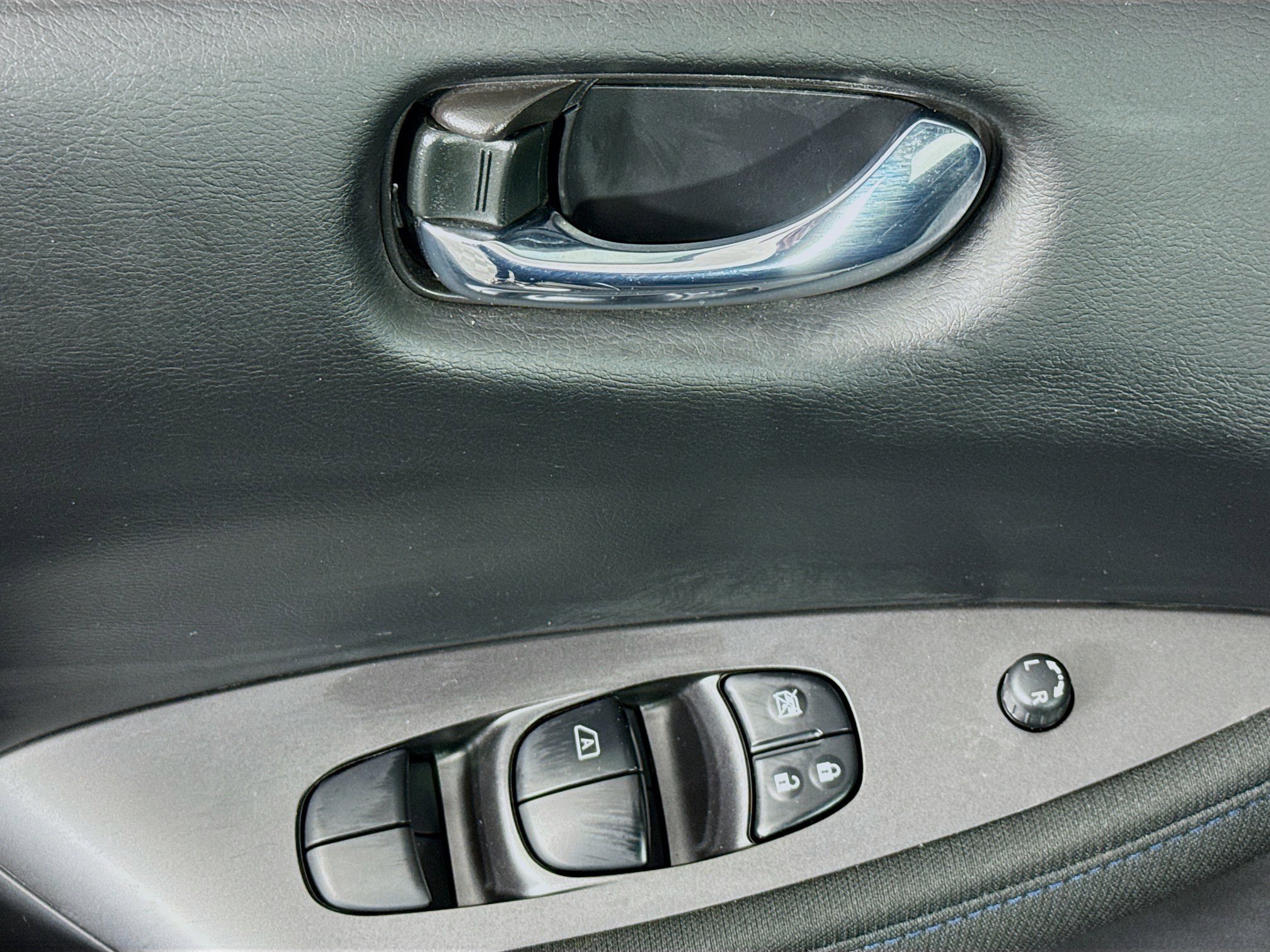 Used 2023 Nissan Leaf S image 23