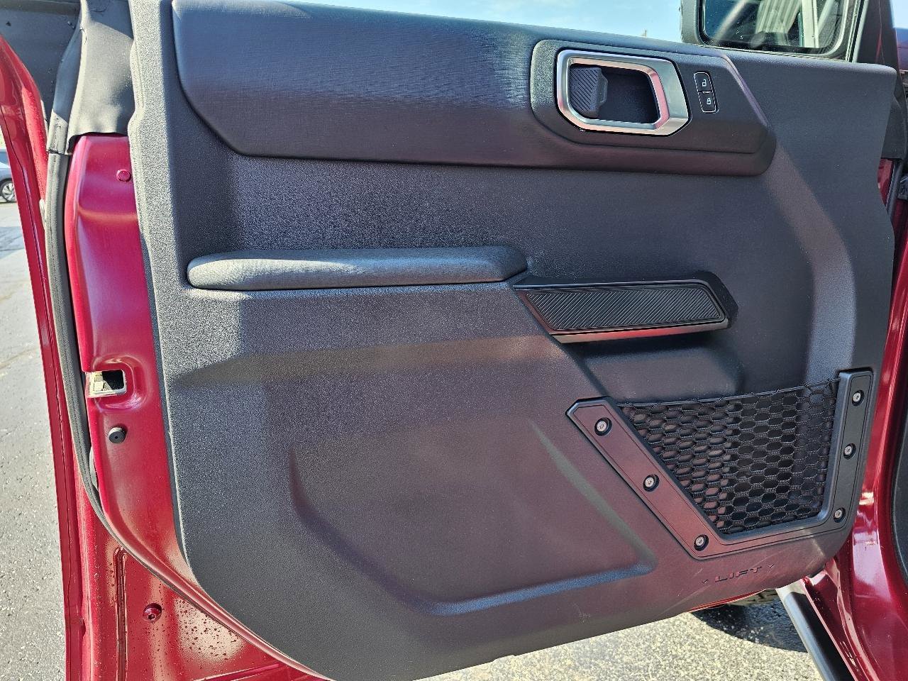 Used 2025 Ford Bronco Badlands AWD/4WD image 4