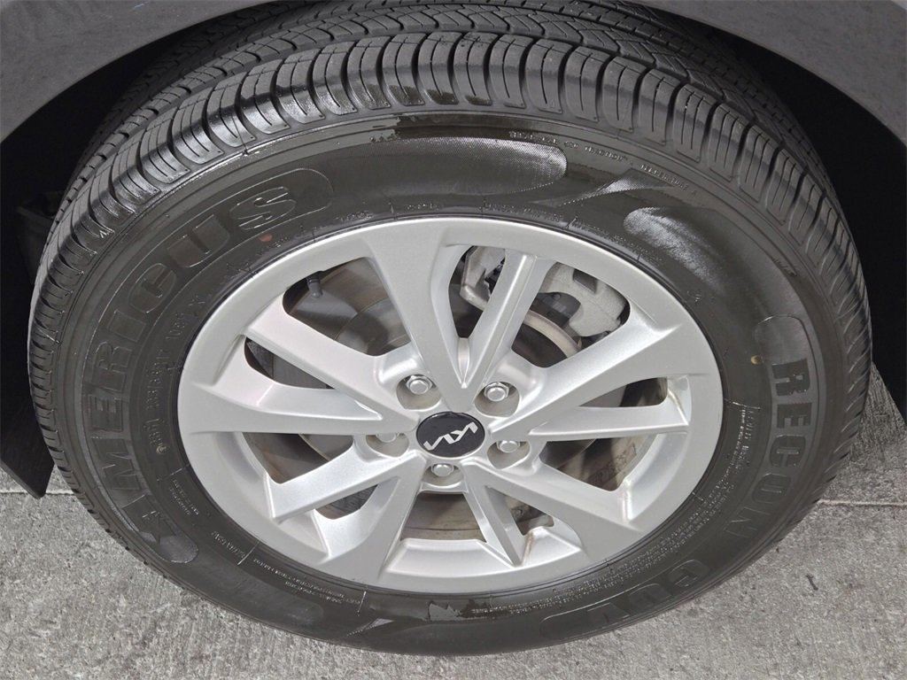 Used 2024 Kia Carnival LX image 13