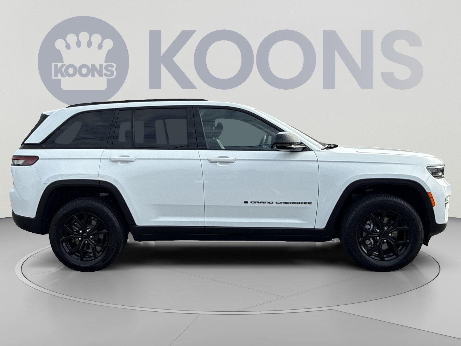 Used 2025 Jeep Grand Cherokee Altitude AWD/4WD image 8