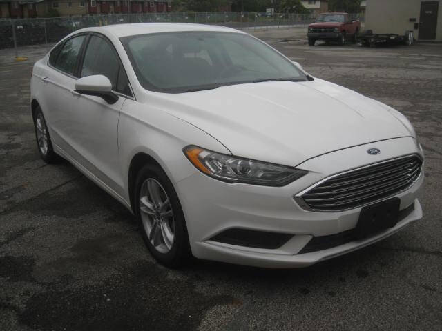 Used 2018 Ford Fusion SE w/ Fusion SE Technology Package image 3