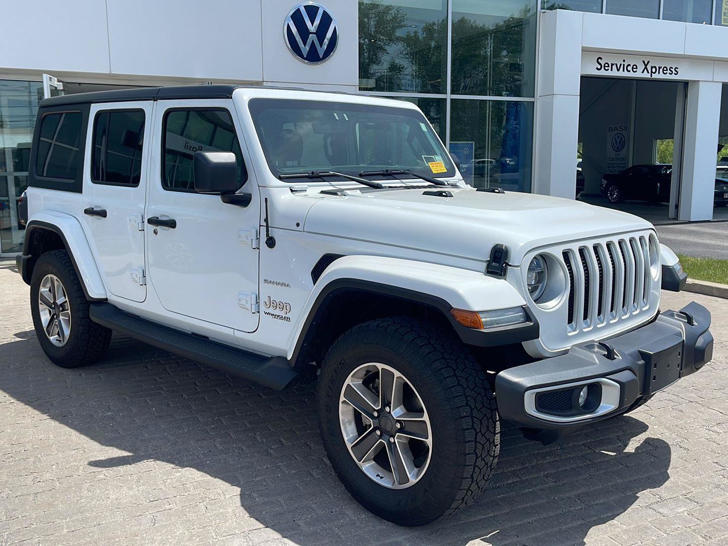 Used 2022 Jeep Wrangler Unlimited Sahara w/ LED Lighting Group AWD/4WD image 3